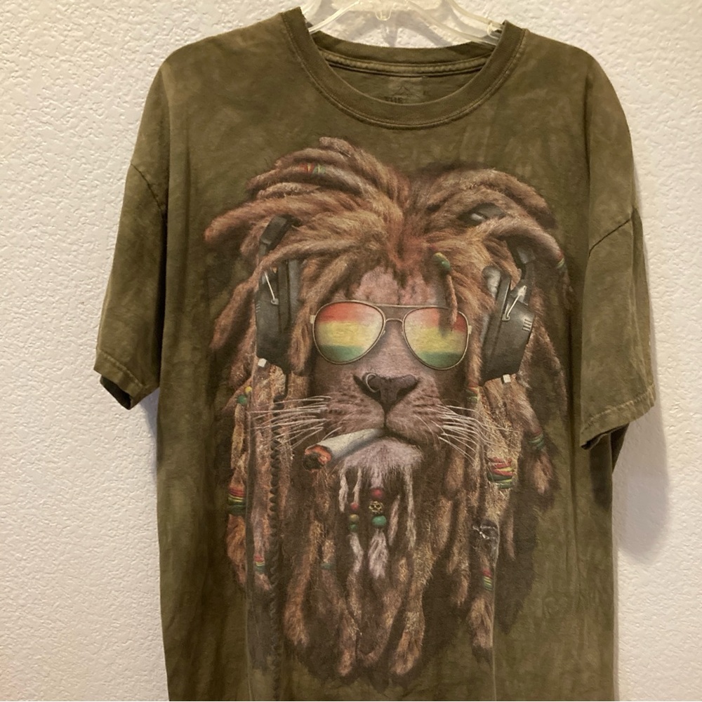 THE MOUNTAIN Men’s DJ Jahman Rasta Lion Graphic T-Shirt